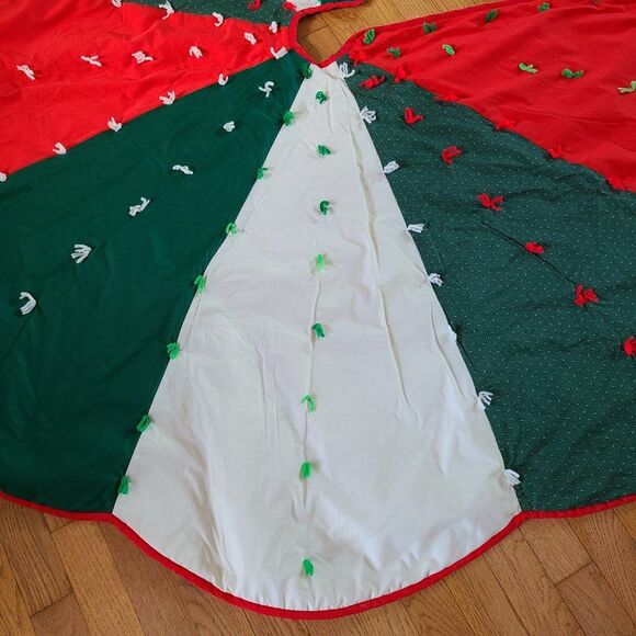 Vintage Handmade Scalloped Edge Christmas Tree Skirt Red Green White Wagon Wheel - Picture 6 of 12